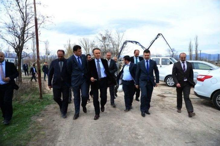 Vali Altıparmak Okul İnşaatını Gezdi G5