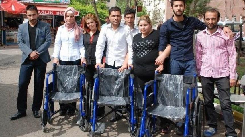 T&uuml;m Engelliler Derneği Diyarbakır&rsquo;da Tekerlekli Sandalye Dağıttı