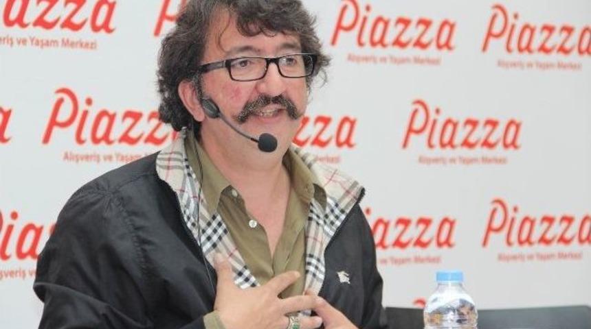 &Uuml;nl&uuml; Tiyatrocu Renan Bilek Piazza'da