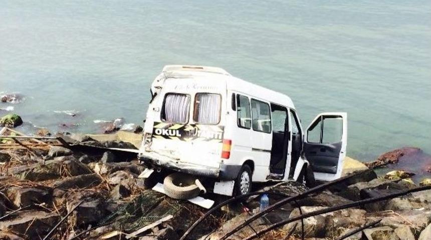 Damperli Kamyon &Ouml;ğrenci Servisine &Ccedil;arptı: 5 Yaralı