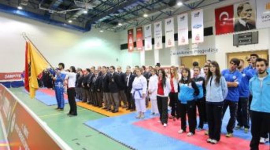 &Uuml;niversiteler Arası Karate T&uuml;rkiye Şampiyonası Başladı