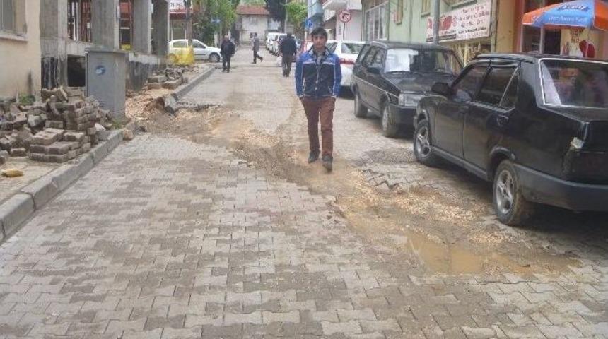 Bilecik&rsquo;te Sağanak Yağış Yollara Zarar Verdi