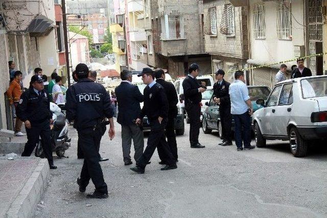 Aşkına Karşılık Bulamayınca Silahla Kendini Vurdu 2