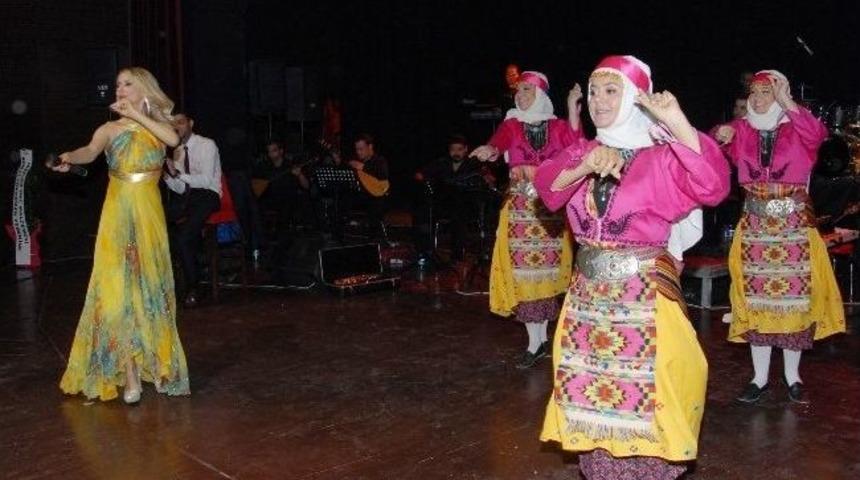 Mutlu Keklik Konseri Uşaklıları Büyüledi