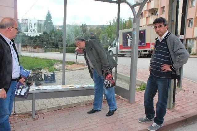 Adresi Bulunamayan Postalar Minibüs Durağına Bırakıldı