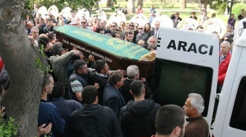 İntihar Eden Gen&ccedil; Kız Babasının Yanına Defnedildi