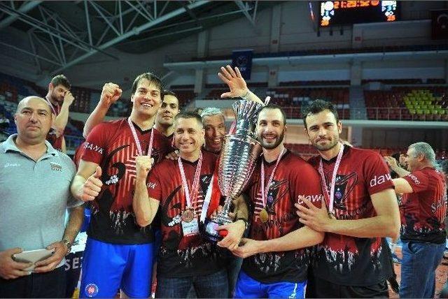 Acıbadem Erkekler Voleybol Ligi Şampiyonu Halkbank Oldu