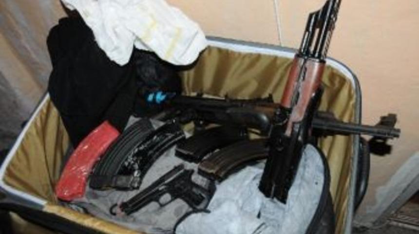 Nurtepe&rsquo;de 1 Mayıs &Ouml;ncesi Operasyon: 4 G&ouml;zaltı