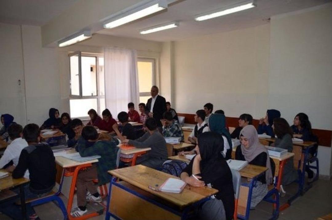 Şemdinli'de &Ouml;ğrencilere Tablet Bilgisayar Dağıtıldı