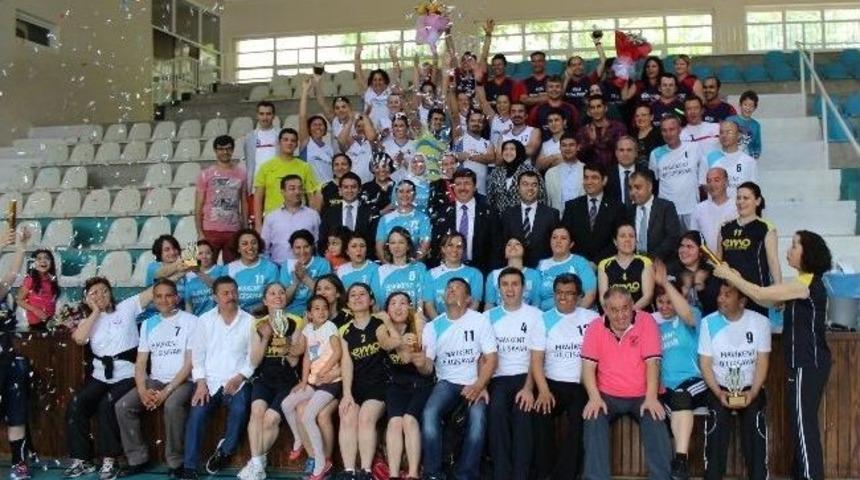 &ldquo;sağlığa Adanmış Hayatlar&rdquo; Temalı Voleybol Turnuvası Sona Erdi