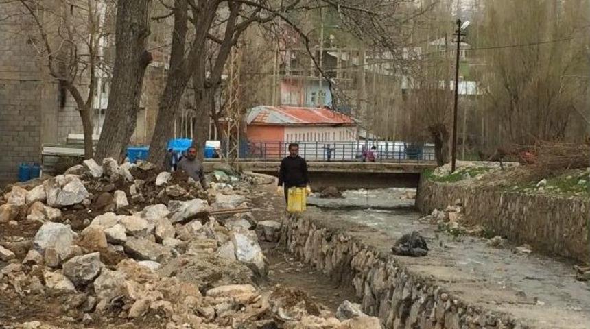 Bah&ccedil;esaray Belediye Başkanı Aykut &Ccedil;alışmaya Başladı