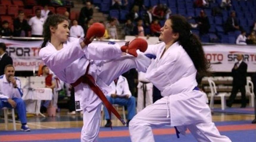 Tekirdağlı Karateciler Madalyaya Doymuyor