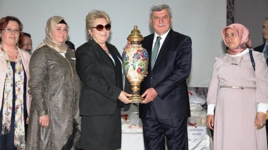 Ko-mek, Gelin Boh&ccedil;aları Projesi İle Sergilere Başladı