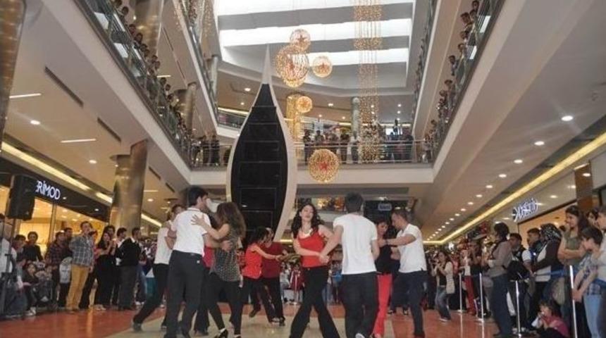 Ninova&rsquo;da D&uuml;nya Dans G&uuml;n&uuml; Etkinlikleri