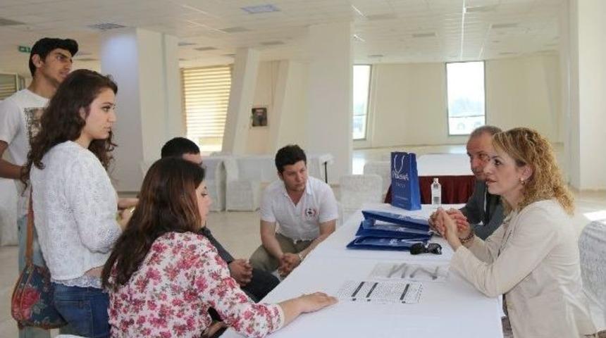 Turizm Fak&uuml;ltesinde İstihdam Fuarı D&uuml;zenlendi