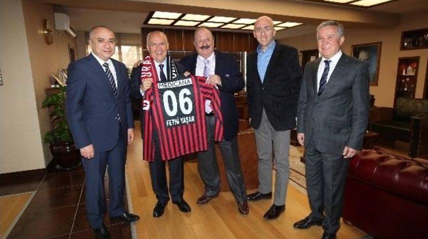 Cavcav&rsquo;dan Yaşar&rsquo;a Tebrik Ziyareti