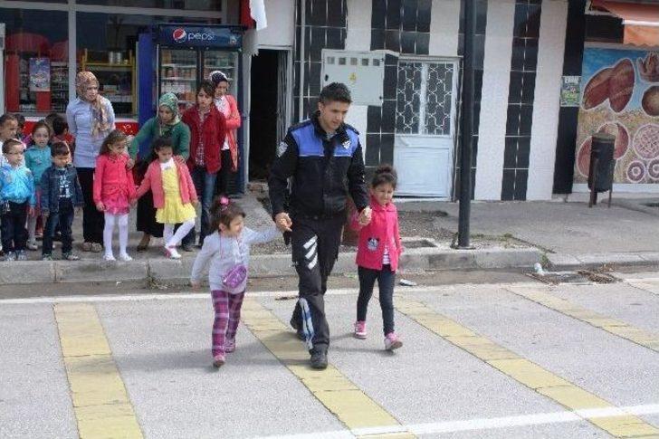 Miniklere Trafikte Uygulamalı Eğitim G2