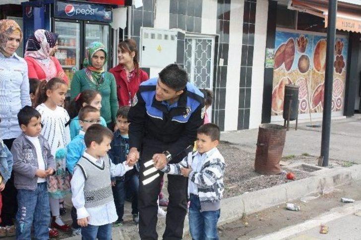 Miniklere Trafikte Uygulamalı Eğitim G4