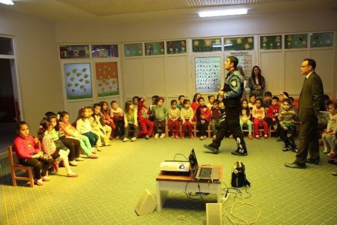 Anaokulunda 'polis Amca&rsquo;yı Tanıttılar