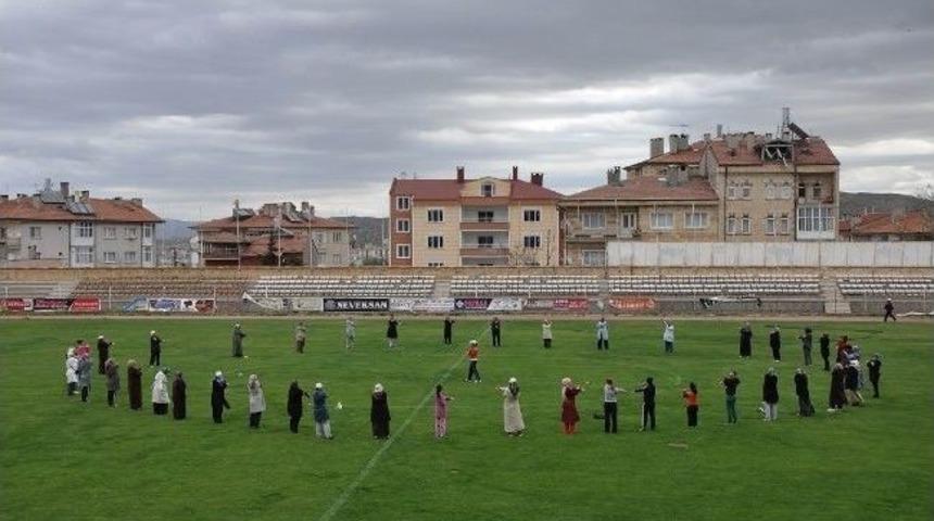 Nevşehirli Bayanlar G&uuml;ne Sporla Başlıyor