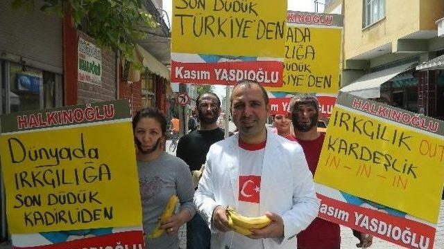 (özel Haber) Irkçı Saldırıya Uğrayan Futbolcuya Muzlu, Düdüklü Destek