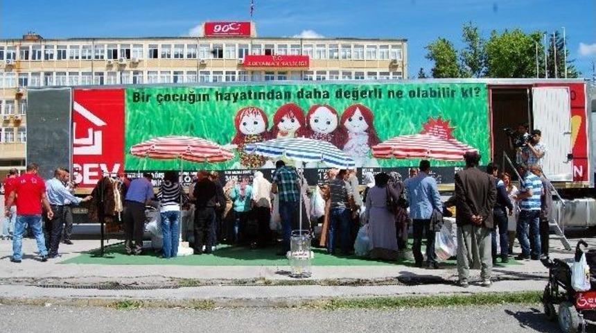 L&ouml;sev&rsquo;in Yardım Tırı Adıyaman&rsquo;da