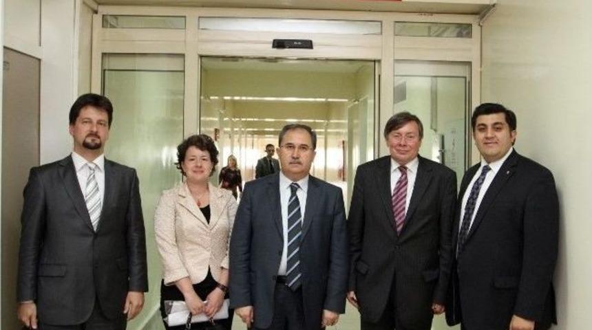 Macaristan B&uuml;y&uuml;kel&ccedil;isi Hovari, İslahiye&rsquo;deki Suriyelilerle Buluştu