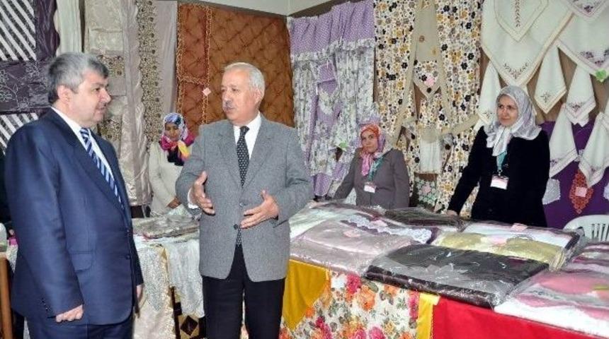 Öğrenciler Yararına Kermes Düzenlendi