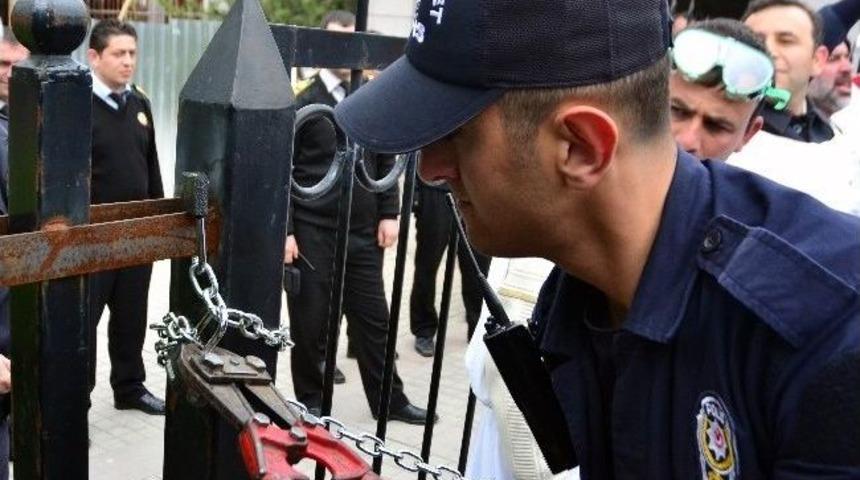 Yatağan İş&ccedil;ilerinden Zincirli Eylem: 17 G&ouml;zaltı