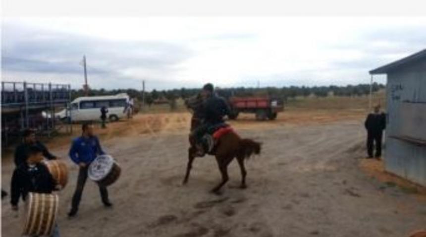 Uşak’ta Cirit Atının Oyunu Hayran Bırakıyor