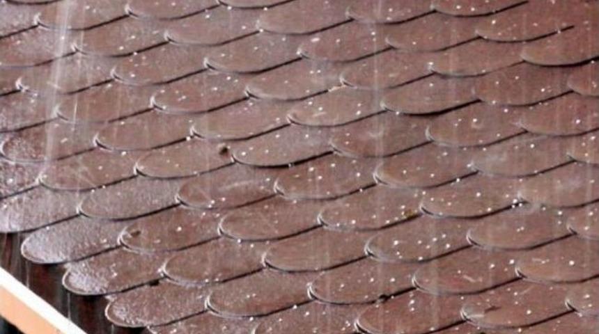 Edremit&rsquo;te Yağmur Doluya D&ouml;n&uuml;şt&uuml;