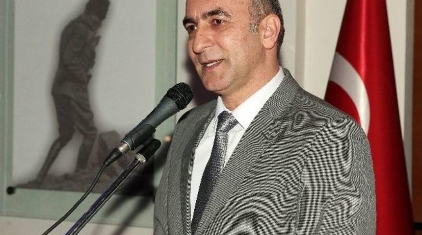 Atat&uuml;rk &Uuml;niversitesinde T&uuml;rk Dış Politikası Tartışıldı