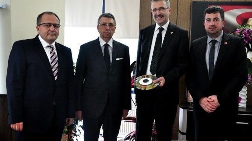 S&uuml;taş&rsquo;tan Belediyeye Ziyaret