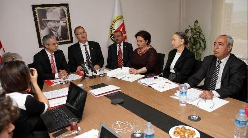 Karşıyaka'nın &ldquo;basın &Ouml;zg&uuml;rl&uuml;ğ&uuml; 2014&rdquo; &Ouml;d&uuml;l&uuml; Soner Yal&ccedil;ın&rsquo;a