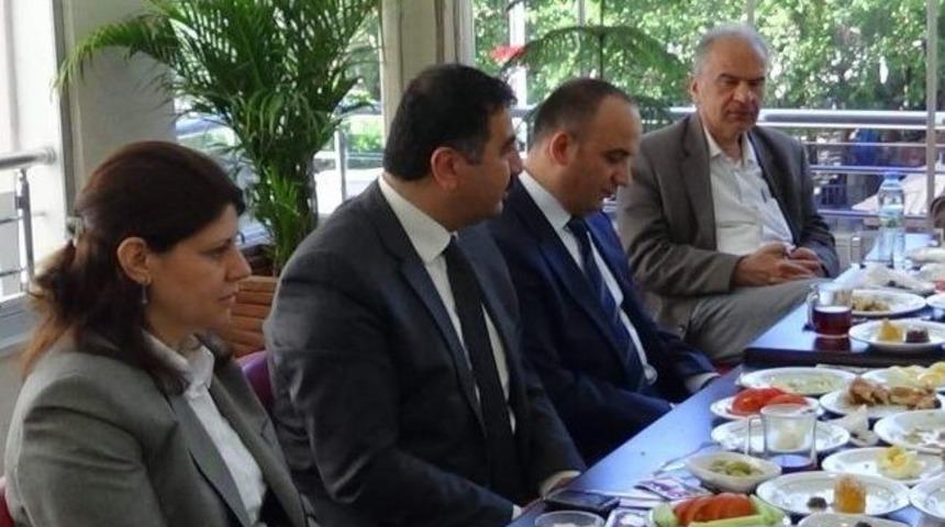 Siirt&rsquo;te Kamu Hastaneleri&rsquo;ne 2013 Yılında 960 Bin Hasta Girişi Yapıldı