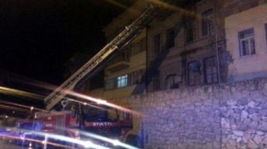 Eski Binada Yangın &Ccedil;ıktı