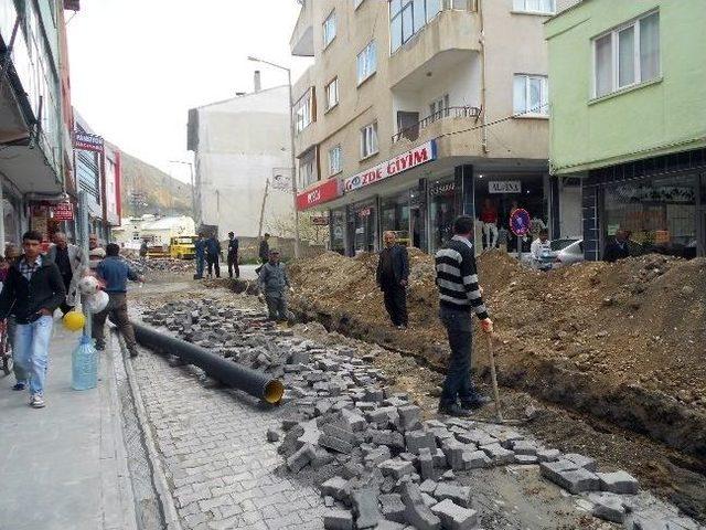 Adilcevaz’da Kanalizasyon Çalışmaları Devam Ediyor