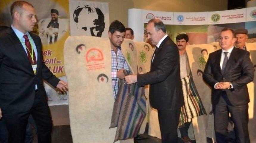 Kursu Tamamlayan &Ccedil;obanlar Kepenek Giydi