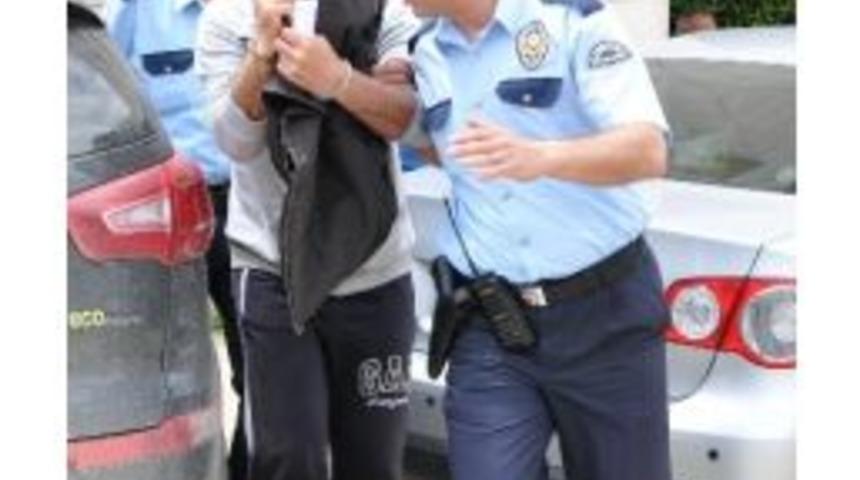 Alanya'da Hırsızlık Zanlısı Polisten Ka&ccedil;amadı