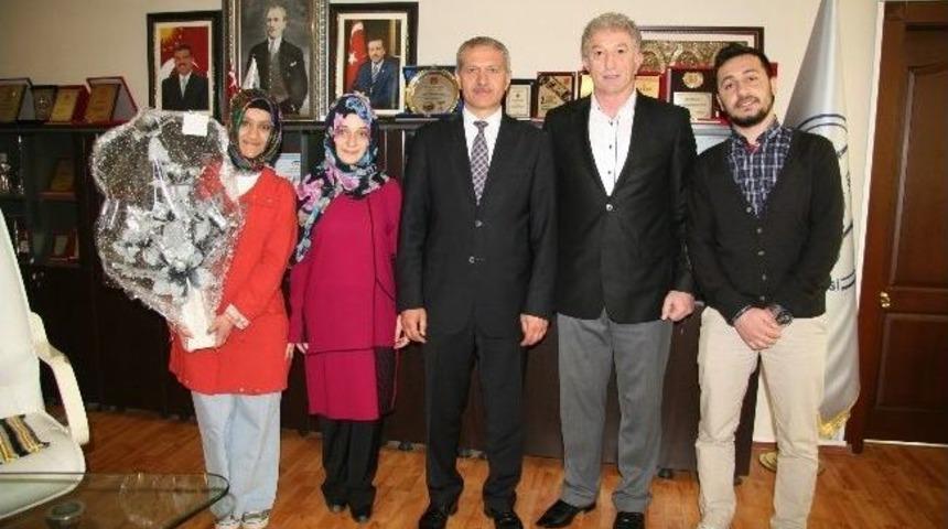 Başkan Dişli&rsquo;yi Sa&uuml; Tıp Ve Fen Edebiyat Fak&uuml;ltesi &Ouml;ğrencileri Ziyaret Etti