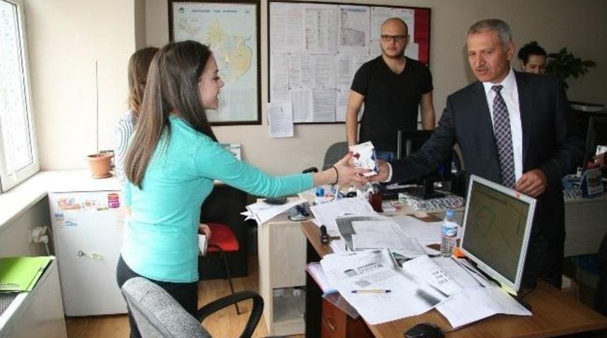 Başkan Dişli, Kandil Simidi Dağıttı