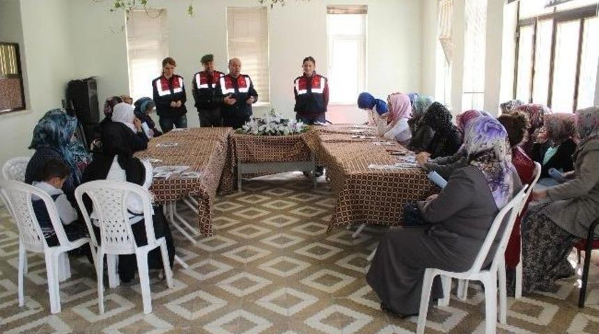 Jandarmadan Aile İ&ccedil;i Şiddete Karşı Seminer