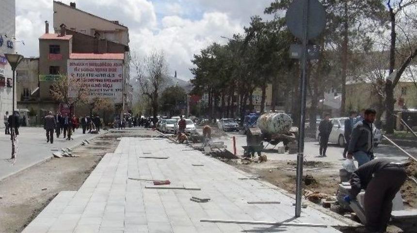 Tatvan’daki Kaldırımlar Ve Yaya Yolları Yenileniyor