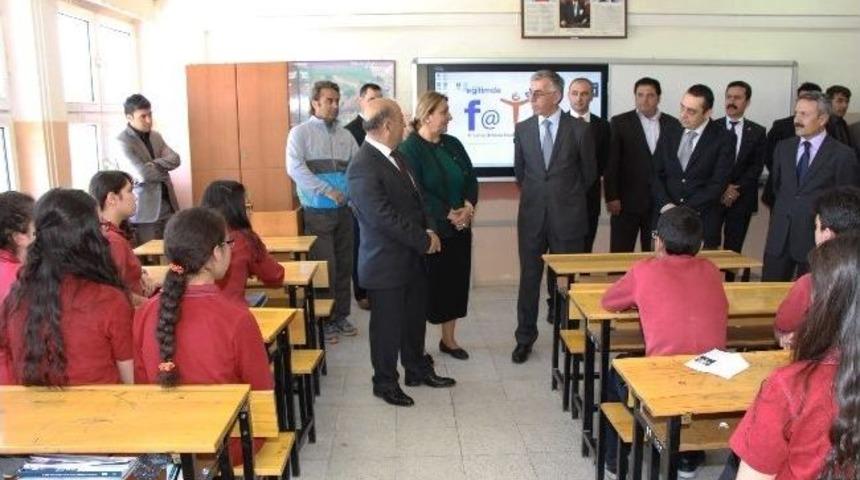 Aksaray&rsquo;da 4 Bin 142 Tablet Bilgisayar Dağıtıldı