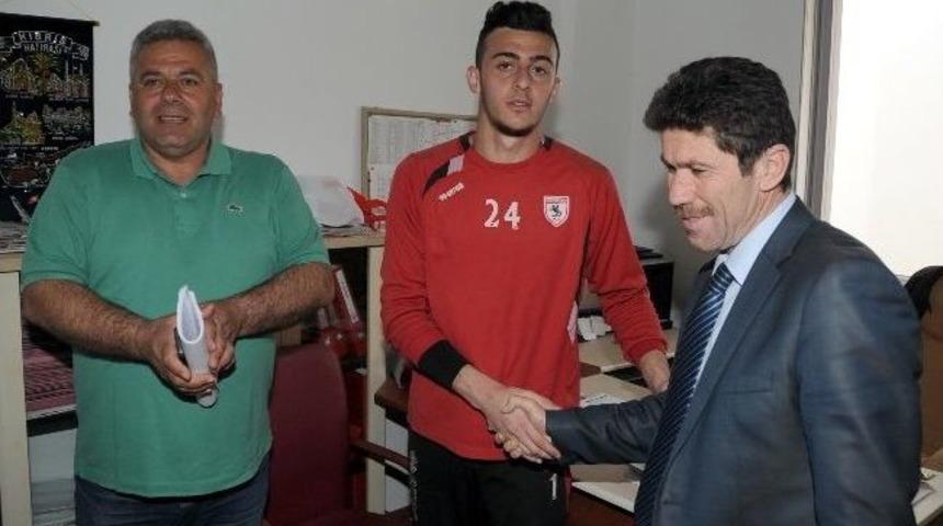 Gen&ccedil; Kaleci Furkan'dan 3 Yıllık İmza