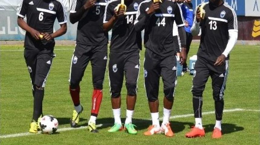 Kayseri Erciyessporla Futbolculardan Alves'e Destek