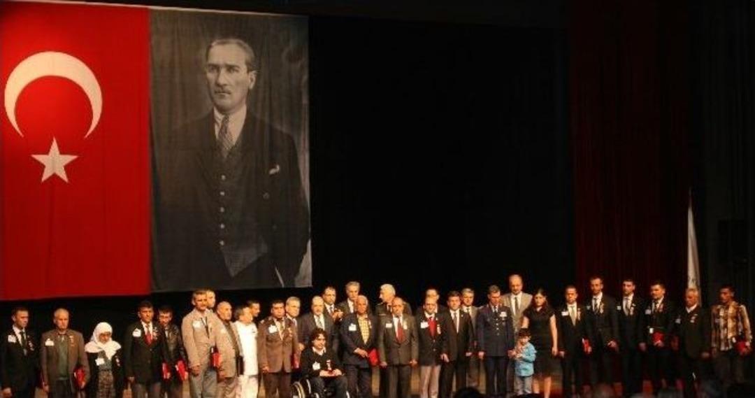 Devlet &Ouml;v&uuml;n&ccedil; Madalyası Tevcih T&ouml;reninde G&ouml;zyaşları Sel Oldu