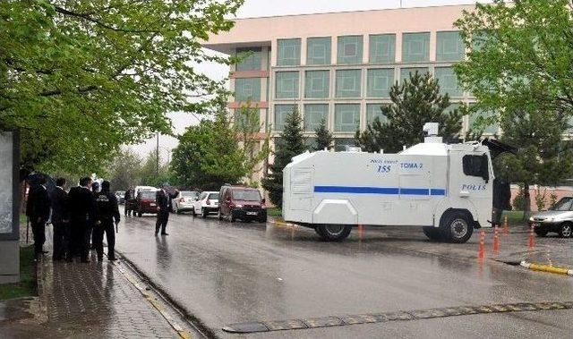 Eskişehir’de Öğrencilerin Kavgasına Polis Müdahalesi