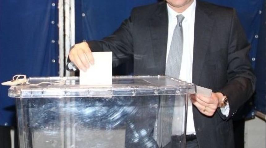 T&uuml;t&uuml;n İhracat&ccedil;ıları 'mahmut &Ouml;zgener İle Devam' Dedi