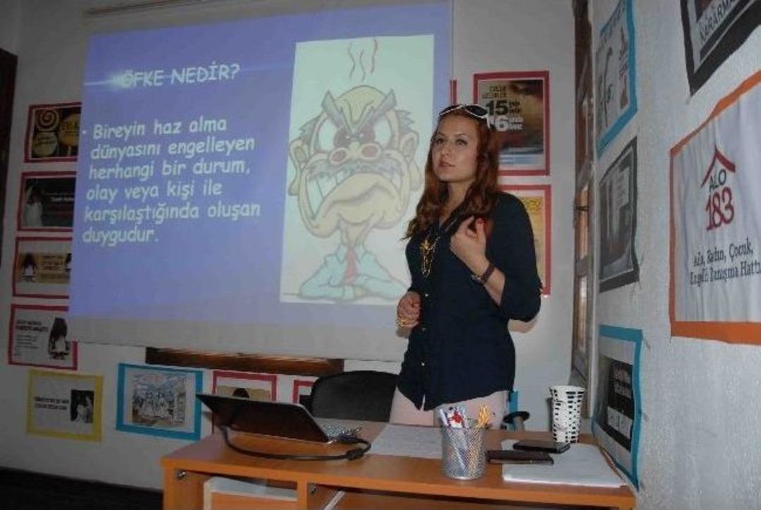 Kuşadası&rsquo;nda Kadınlara &Ouml;fke Kontrol Semineri